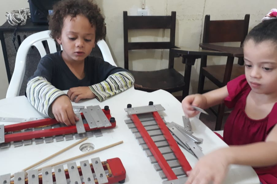 No momento, você está visualizando Empoderando a Comunidade Através da Educação: As Oficinas da Obra Social Emmanuel